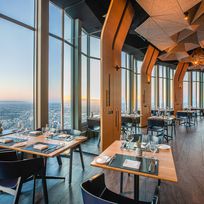 Alistate-Cena en 71 Above Restaurante