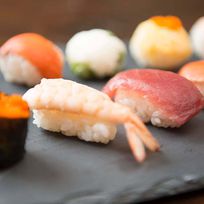 Alistate-Clase de Sushi en Tokio