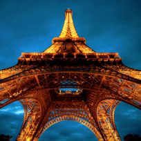 Alistate-Entrada a la Torre Eiffel - París