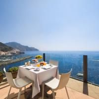 Alistate-Almuerzo frente al mar en Amalfi