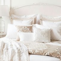 Alistate-Pie de cama y almohadones