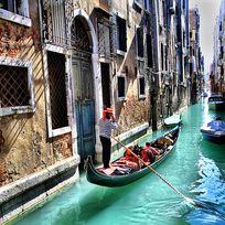 Alistate-Paseo en góndola canales de Venecia