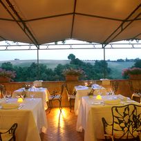 Alistate-San Giminagno - Cena en la terraza de Arnolfo