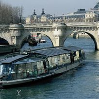 Alistate-Paseo en barquito por el Sena - París
