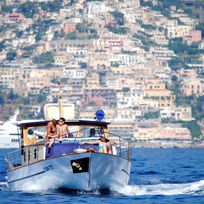 Alistate-Paseo en barco por Amalfi