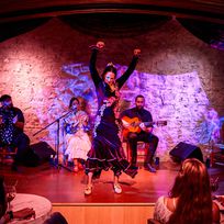 Alistate-Cena con espectaculo de flamenco