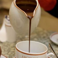 Alistate-Chocolate chaud inolvidable (y alguna pattiserie para acompañar)