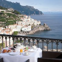 Alistate-Desayuno en Amalfi