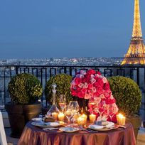 Alistate-Cena romántica en Paris
