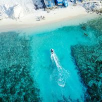 Alistate-Diversión en esquí acuático