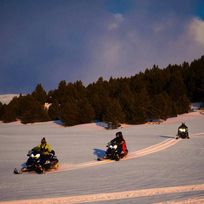 Alistate-Excursión bajada en moto de nieve - Luna de Miel
