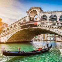 Alistate-Paseo en góndola por Venecia con serenata incluida