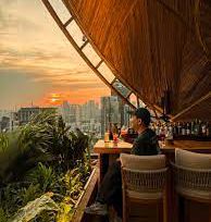 Alistate-Comida en rooftop en Bangkok