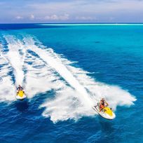 Alistate-Paseo en jet ski en aguas turquesas