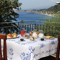 Alistate-Desayuno en Taormina, Villa Degli Ulivi