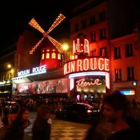 Alistate-Entradas para el Moulin Rouge con espectáculo y cena