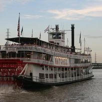 Alistate-Paseo y almuerzo romántico en barco por Nueva Orleans